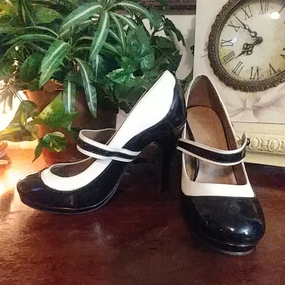 Black / White Patent Heels